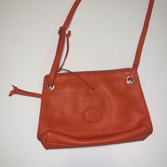 Roots Canada Orange Pebbled Leather Crossbody Bag - Picture 2 of 12